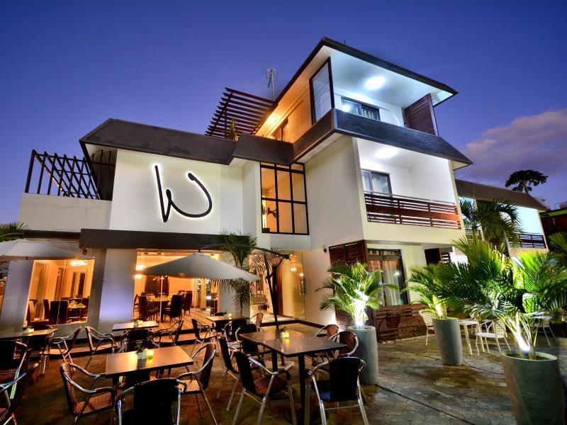 West Palm Inn Flic en Flac Exterior photo