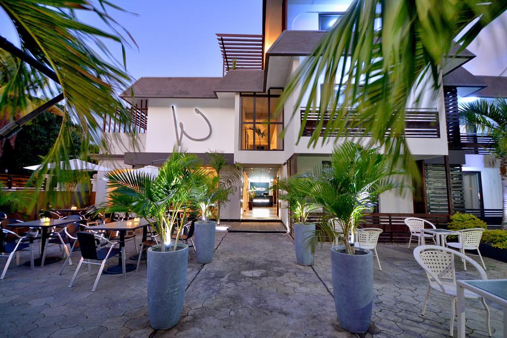 West Palm Inn Flic en Flac Exterior photo