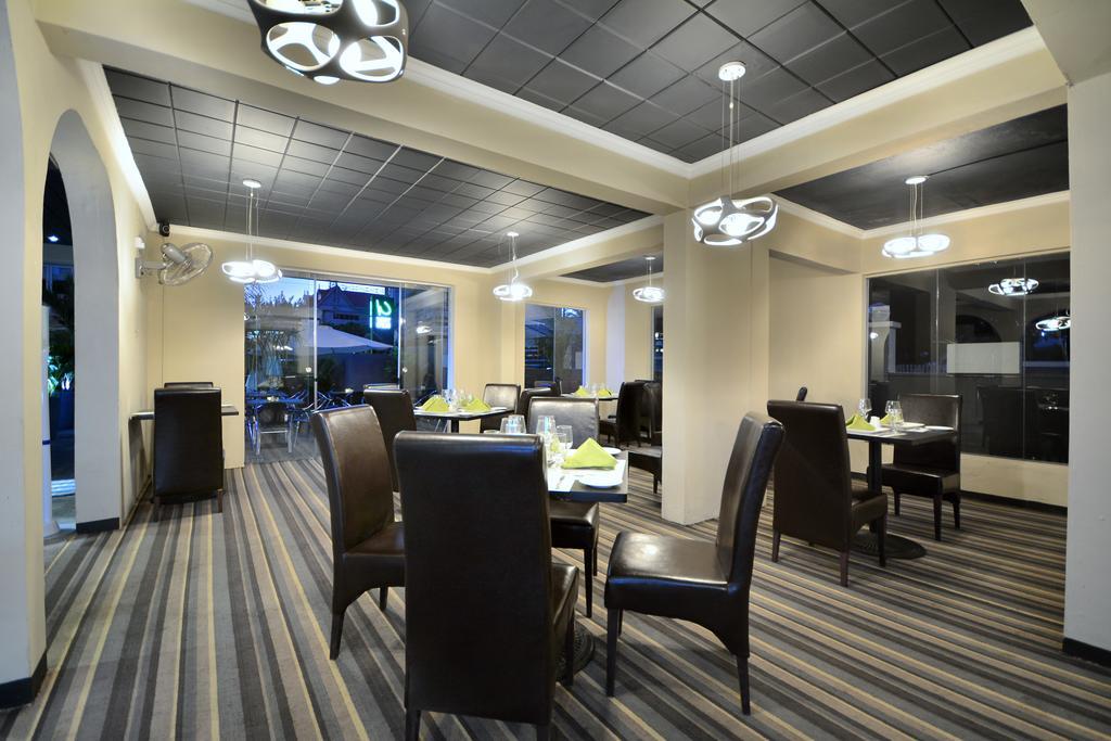 West Palm Inn Flic en Flac Exterior photo