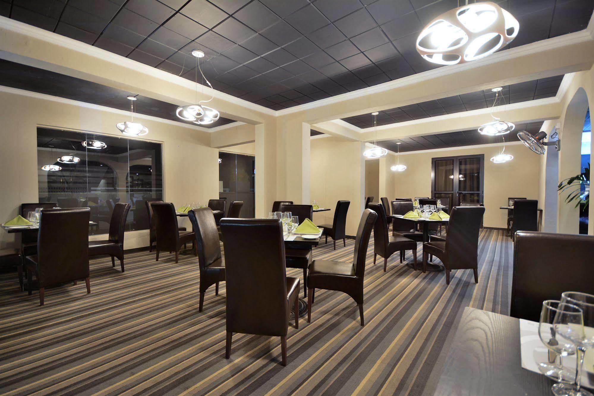 West Palm Inn Flic en Flac Exterior photo